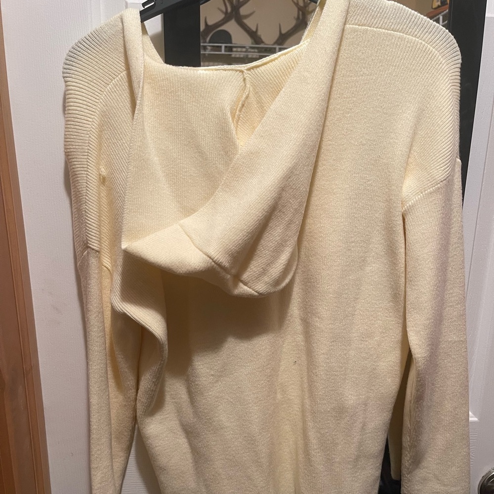 Sweater - Picture 4 of 4
